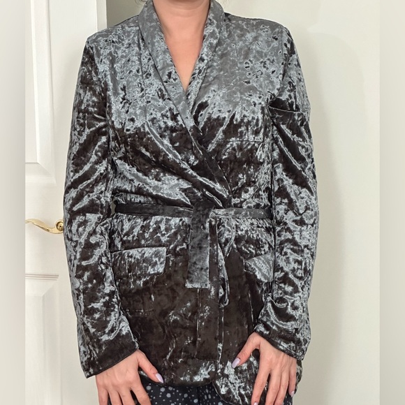 Velvet jacket with belt - Picture 1 of 4